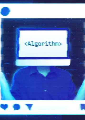 Sötétkék inges alak, akinek a feje helyén egy fehér monitor látható "" felirattal, Instagram-szerű keretben, digitális zajjal. Algoritmus, mesterséges intelligencia, közösségi média hatása, digitális identitás, technológia és ember kapcsolata.